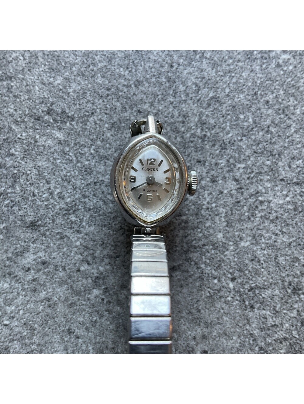 Vintage Ladies Clinton 17 Jewel Swiss Mechanical Watch Silver Tone Case/Band A10